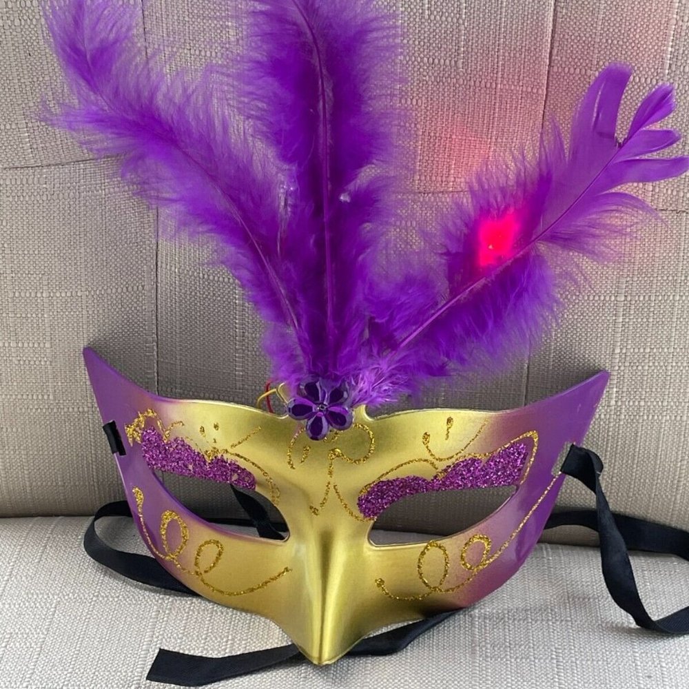 Light Up Mask Women Eye Mask Fashion Faux Purple Feather Masquedare Party Mask